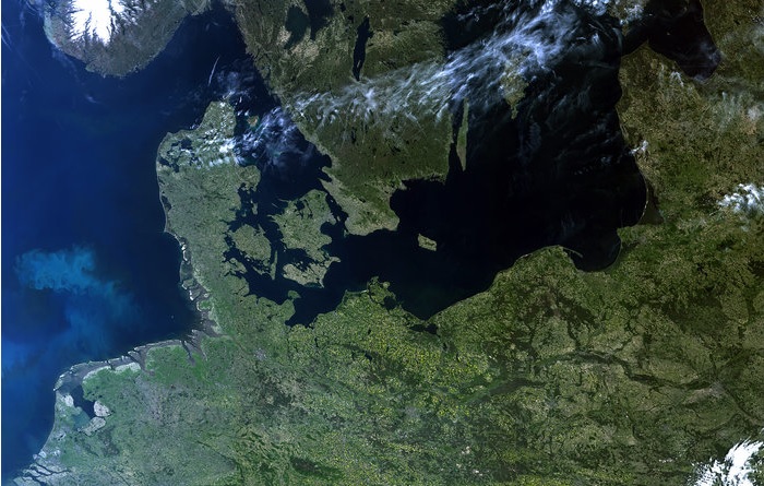 Północna Europa na zdjęciu wykonanym przez satelitę Sentinel-3B (fot. ESA)
