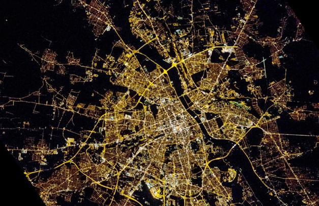 Warszawa nocą na zdjęciach z kosmosu