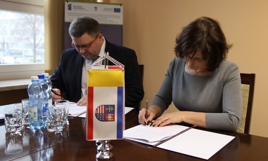 Podpisanie porozumienia (fot. UM Województwa Świętokrzyskiego)